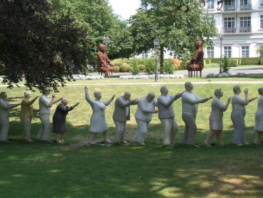 Omaa maailmankuvaa laajentamassa